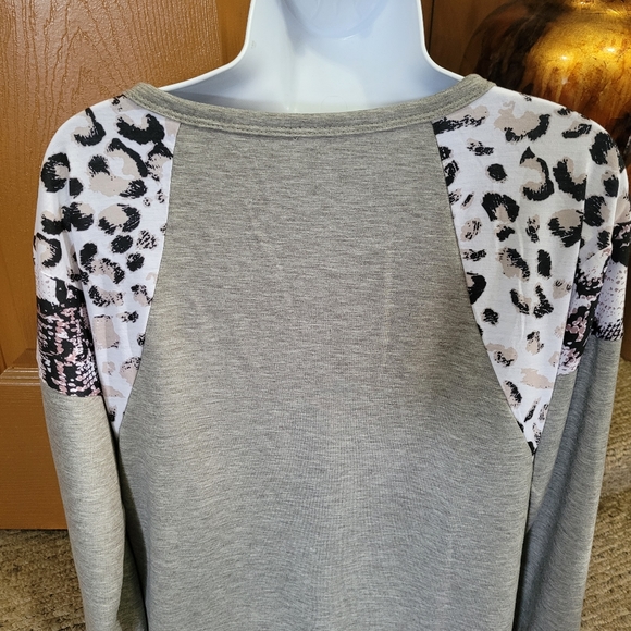 💜 New Gray Long Sleeve Top - Picture 9 of 9